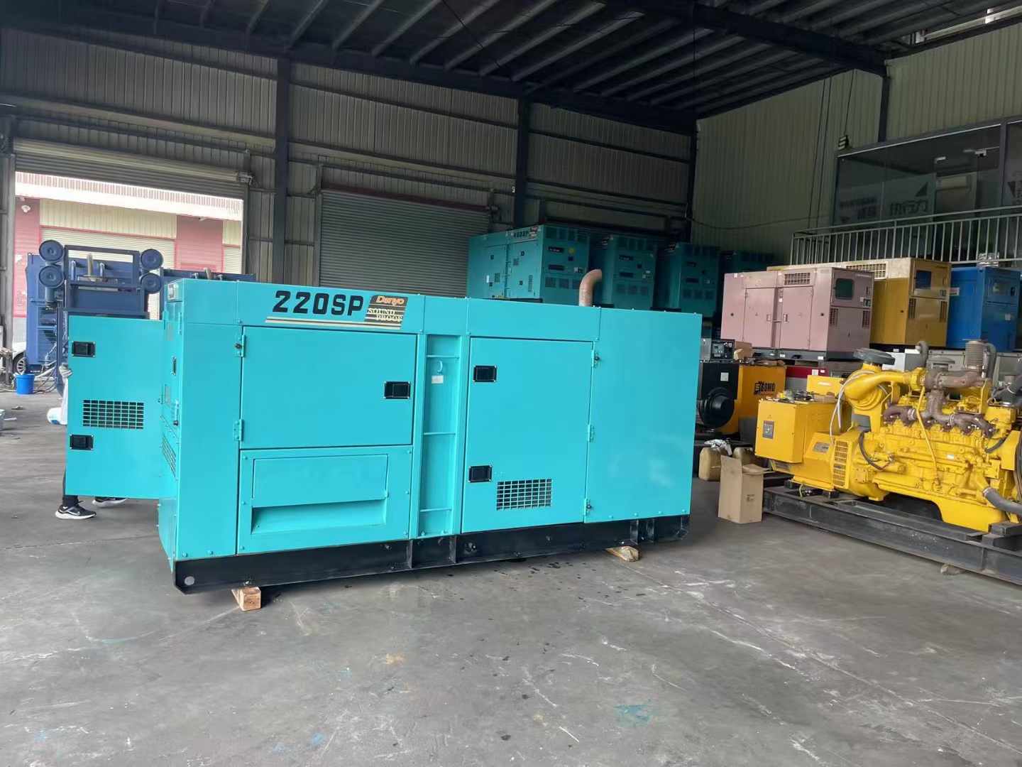 南京柴油发电机组长期不间断运行时，如何监控其温度和压力？