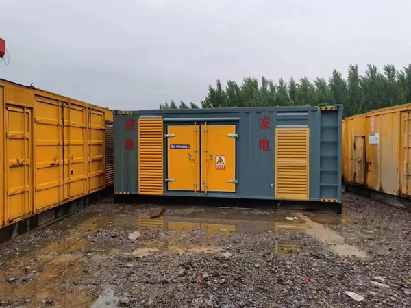 南京柴油发电机如何判断干式空气滤清器是否需要更换？