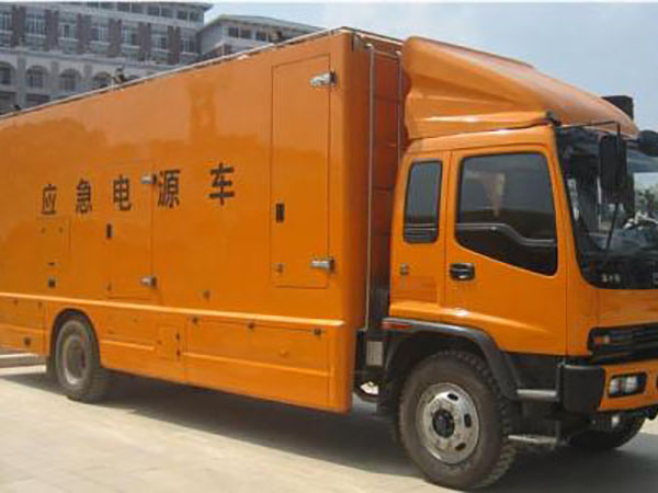 南京冬季柴油发电机启动前，如何检查燃油系统中的积水？